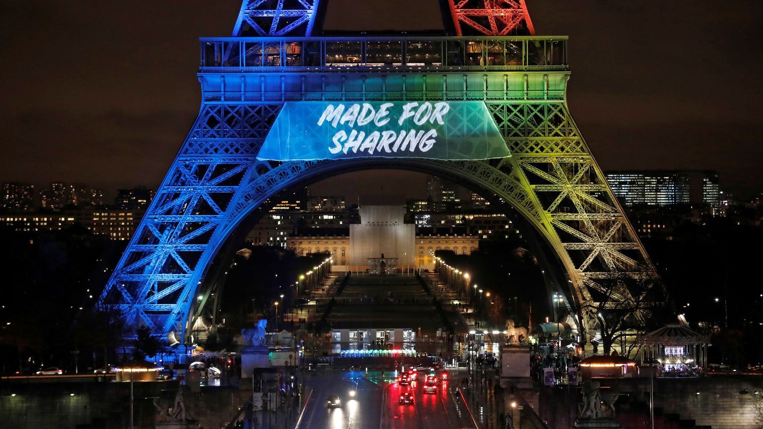 la Tour-Eiffel pour soutenir la candidature de Paris