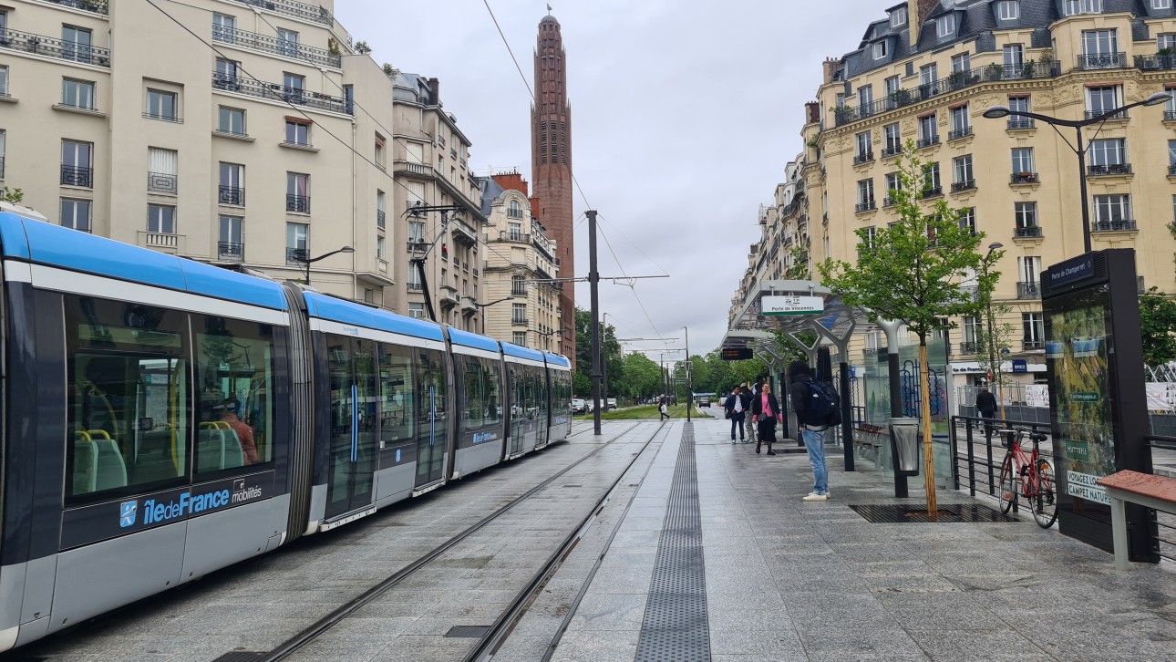 Le tramway T3  la porte de Champeret.