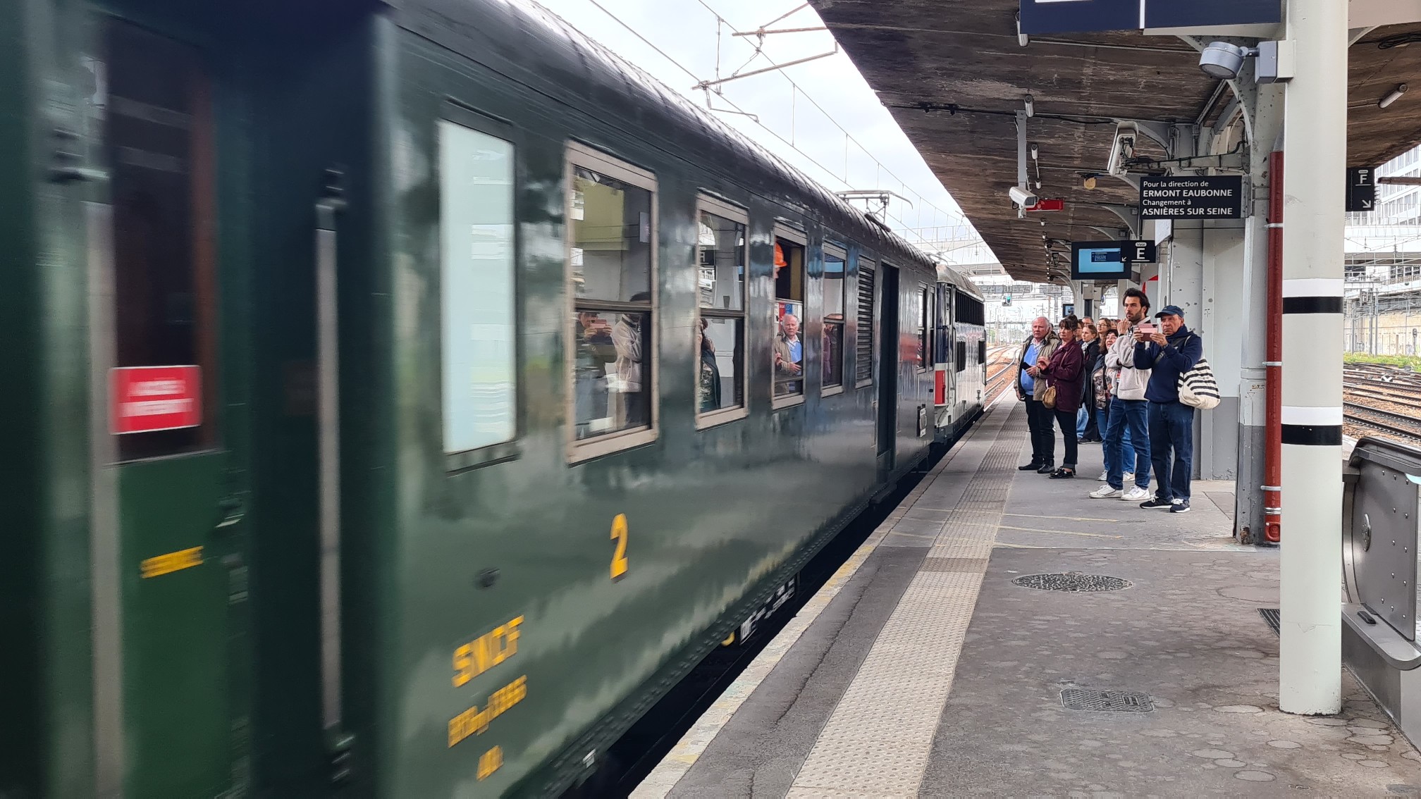 BB 17016 de l'AAPSL en gare Pont-Cardinet.
