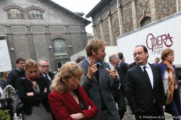 Eric Ruf défend La Cité du Thêatre avec Francois Hollande