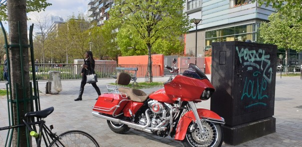 Une Harley-Davidson sur le mail Cardinet.