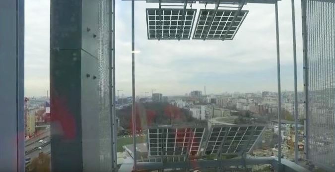 Les panneaux solaires du TGI de l'ascenseur panoramique